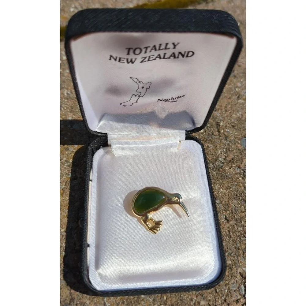 Vintage Totally New Zealand NEPHRITE JADE Brooch Pin‎ Kiwi Bird Very CUTE!
